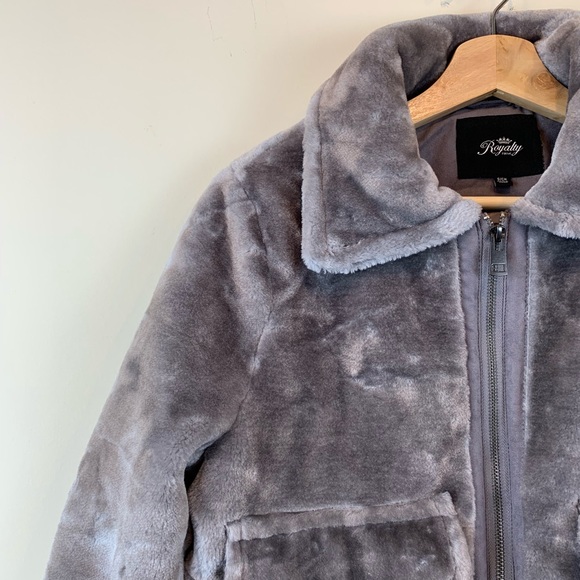 Most Adorable Puffy Fluffy Jacket I Ever Seen - Picture 2 of 8